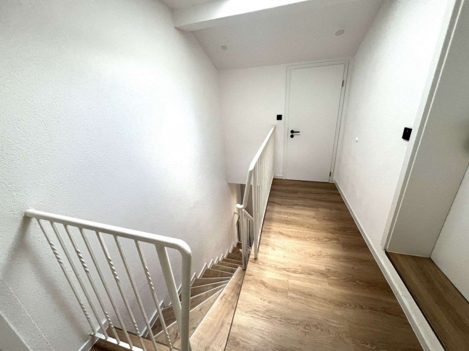 Treppenhaus zum DG Dachgeschosswohnung Nu�baum