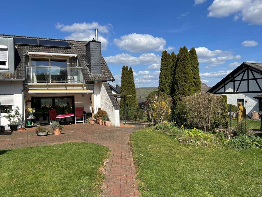 Terasse und Balkon Zweifamilienhaus Meddersheim