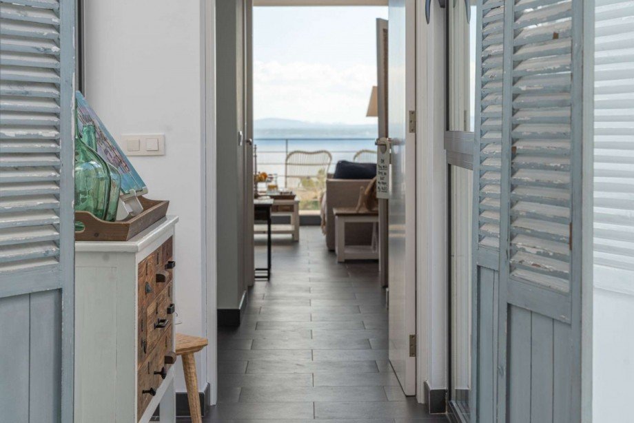 Blick von Flur in K�che Essen Wohnen Renditeobjekt Alcanada / Mallorca
