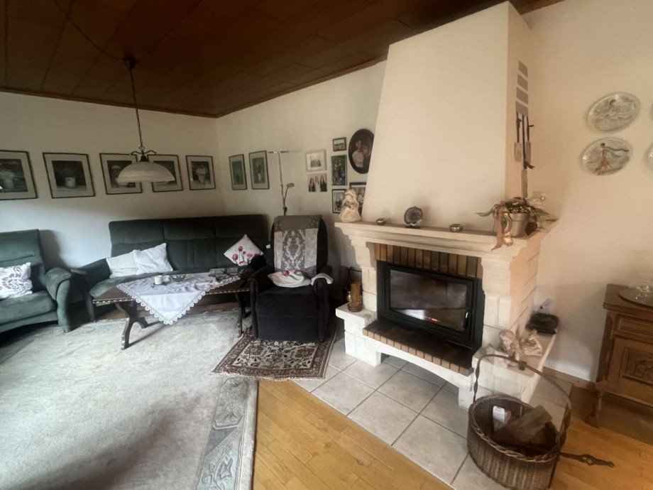 Wohn- und Esszimmer EG mit Kamin Haus Bruschied