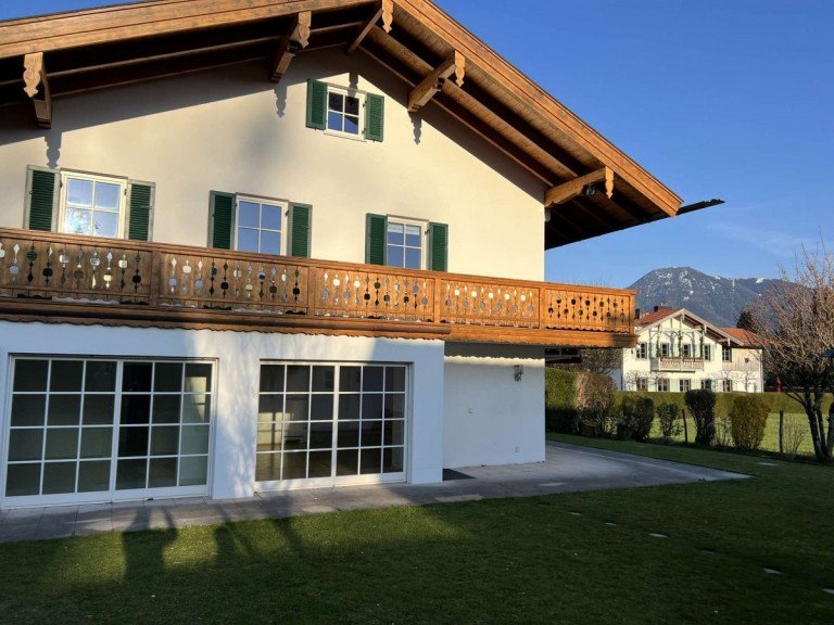 Hausansicht Bad Wiessee Doppelhaush�lfte Top-Gelegenheit! Traumhaus am Tegernsee mit sch�nem Gartengrundst�ck zu vermieten!