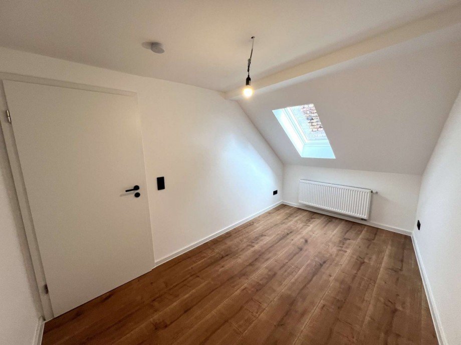 Schlafzimmer 1 DG Vorderhaus Zweifamilienhaus Nu�baum