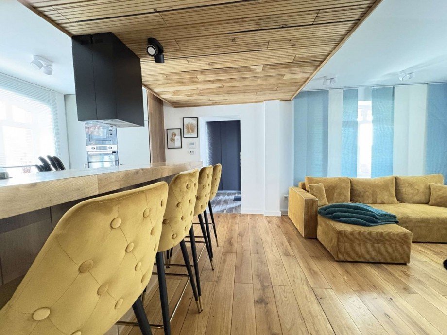 Wohnbereich mit K�che Erdgeschosswohnung Nu�baum