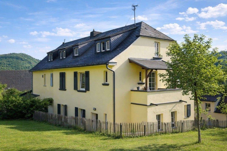 Haus R�ck- und Seitenansicht Mehrfamilienhaus Kirn