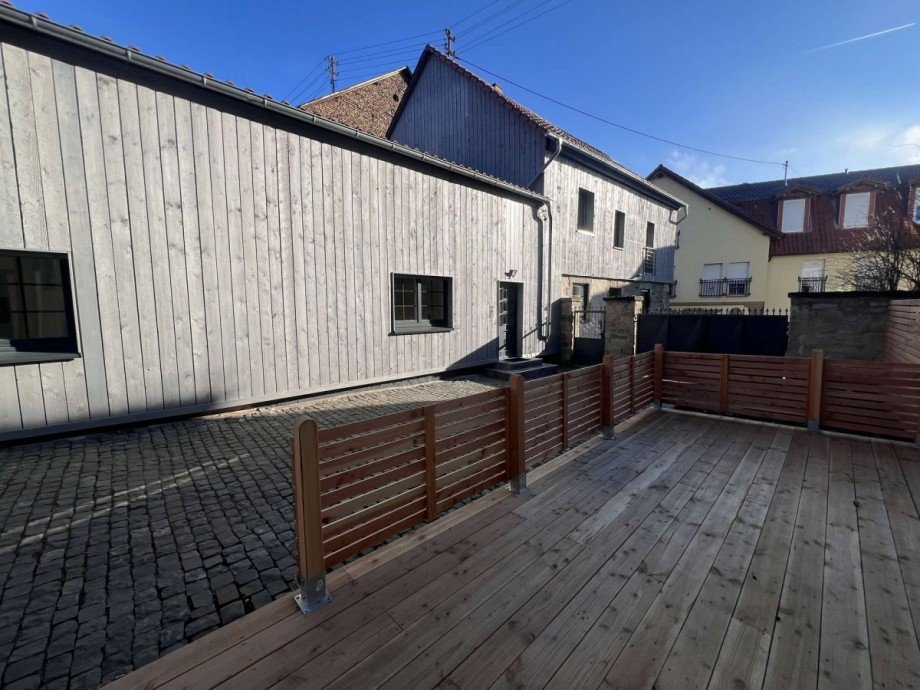 Seitenansicht von Terrasse Etagenwohnung Nu�baum
