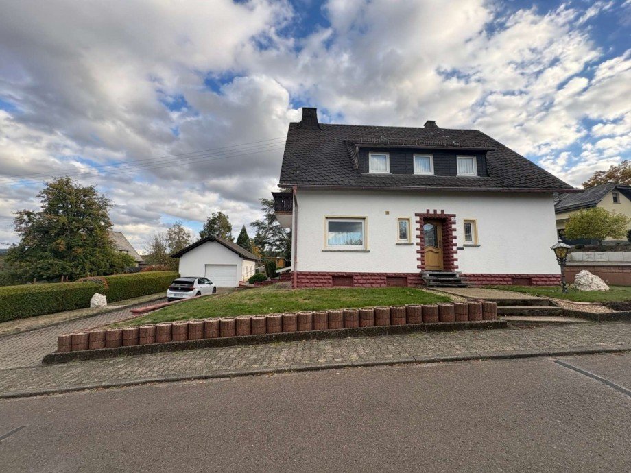 Ansicht mit Garage Einfamilienhaus Rhaunen