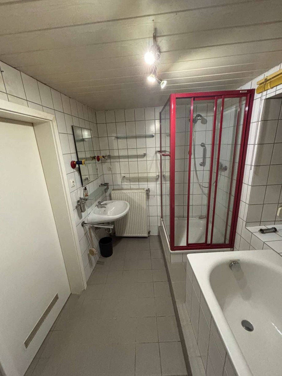 Bad EG Zweifamilienhaus Callbach