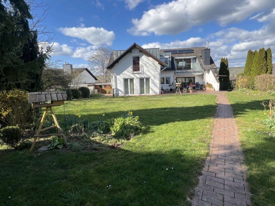 Hausansicht mit Garten Zweifamilienhaus Meddersheim