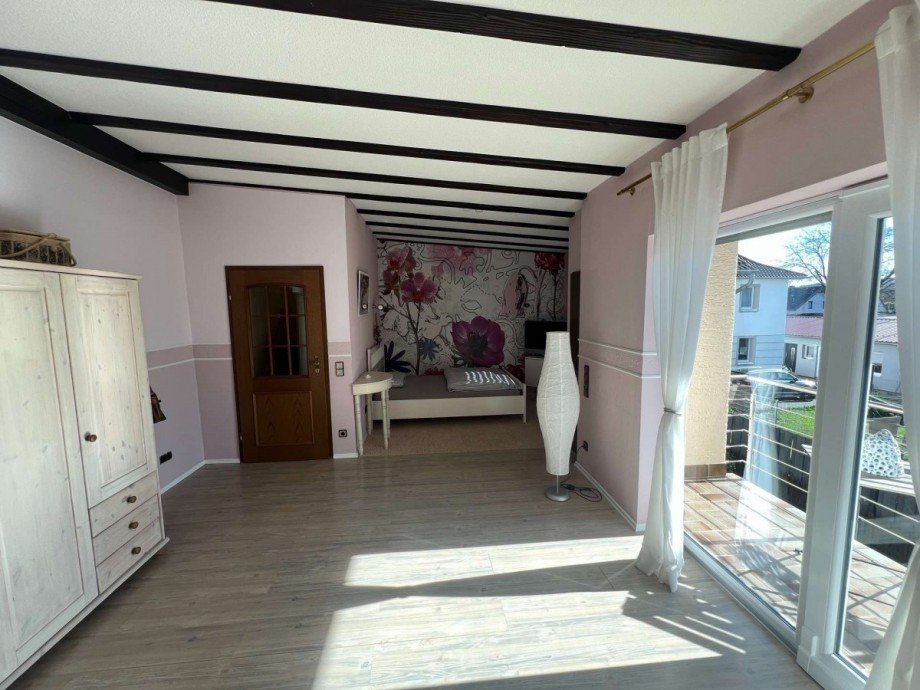 Zimmer 2 mit Balkon DG Haus 2 Zweifamilienhaus H�ffelsheim
