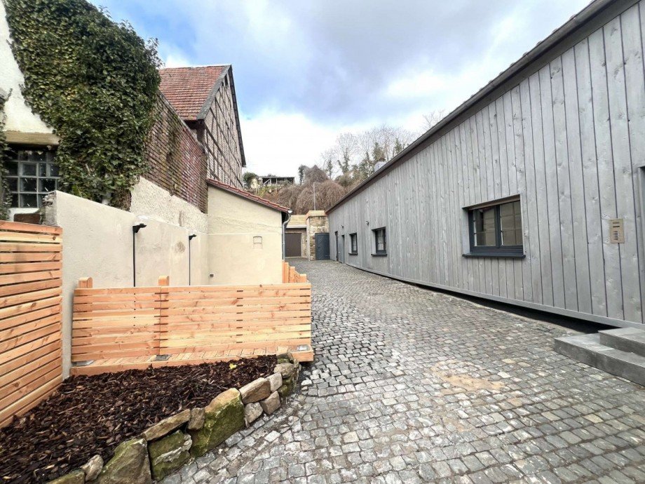 Seitenansicht Hinterhaus Dachgeschosswohnung Nu�baum