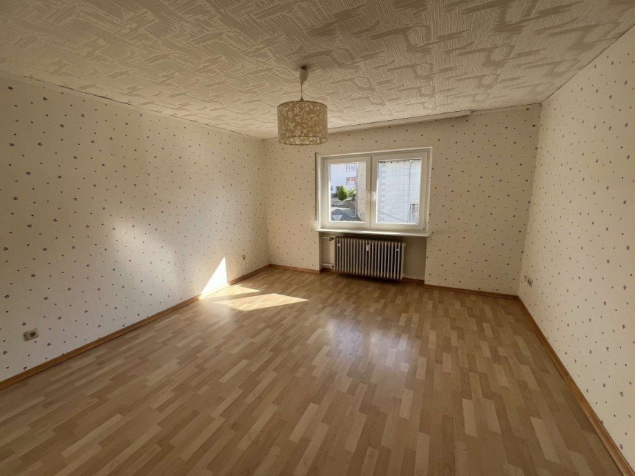 Zimmer 1 OG Wohnung Mehrfamilienhaus Becherbach