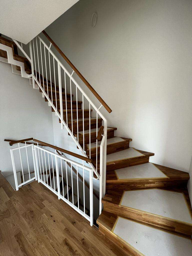 Treppe ins OG Haus Mainz