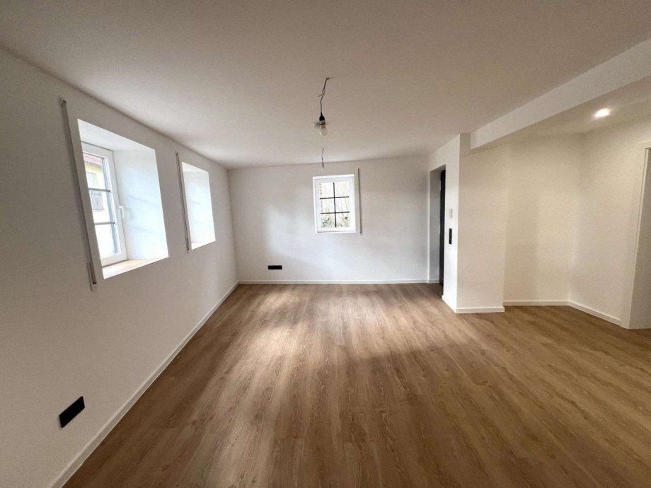 Wohn- und Esszimer EG Vorderhaus Zweifamilienhaus Nu�baum