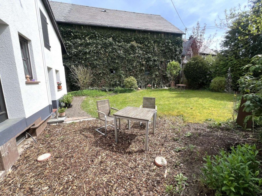 Gr�nfl�che mit Freisitz Einfamilienhaus Tiefenbach