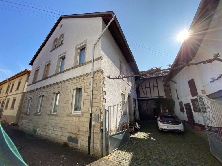 Ansicht mit Front Hof Monzingen Bauernhaus Einmalige Gelegenheit! Bauernhaus und idyllischem Innenhof, Scheune und Nebengeb�uden