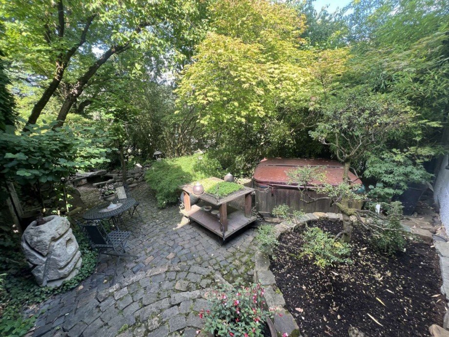 Steingarten mit Whirlpool Einfamilienhaus Idar-Oberstein