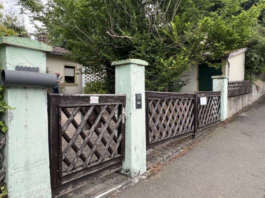 Hofeinfahrt Einfamilienhaus Feilbingert