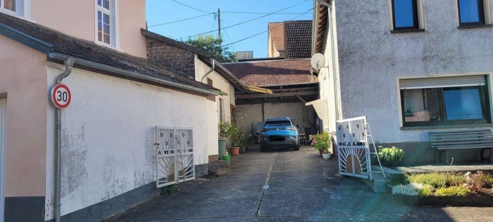 Hofansicht Einfamilienhaus Desloch