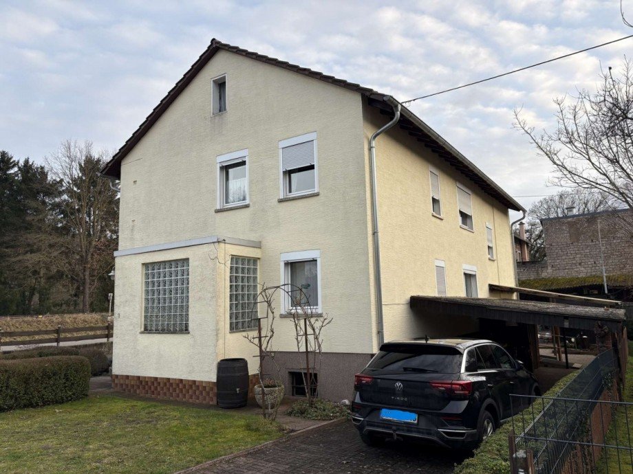 Ansicht seitlich mit Carport Zweifamilienhaus Boos