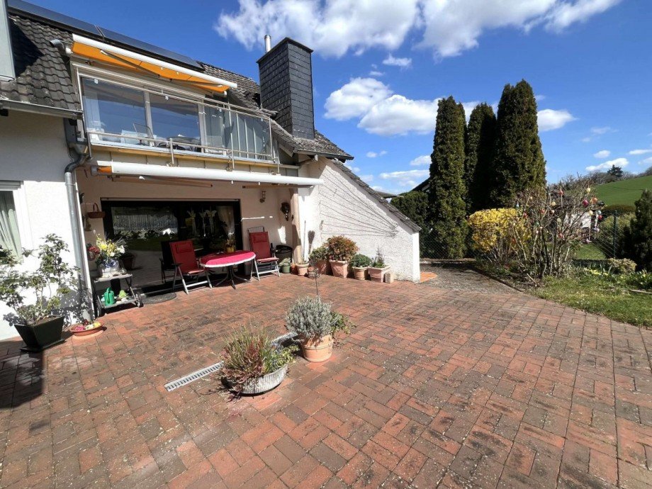 Terrasse und Balkon Zweifamilienhaus Meddersheim