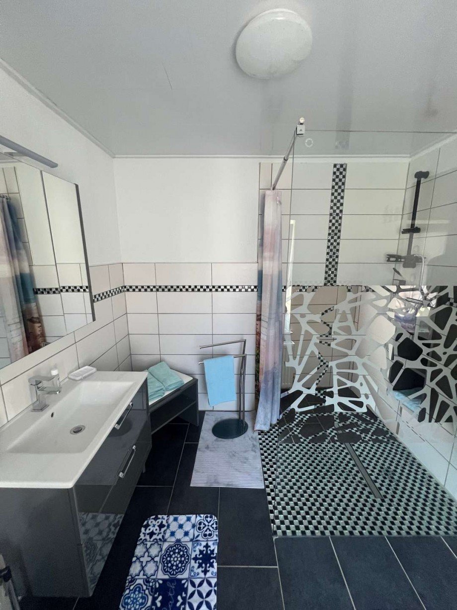 Badezimmer OG Hinterhaus Zweifamilienhaus Bad Sobernheim