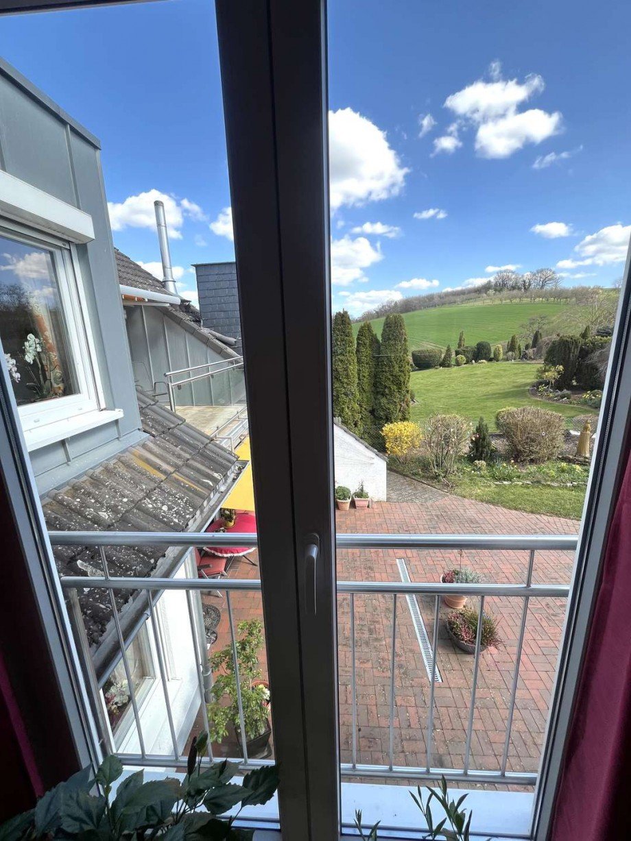 Blick von Schlafzimmer DG Zweifamilienhaus Meddersheim