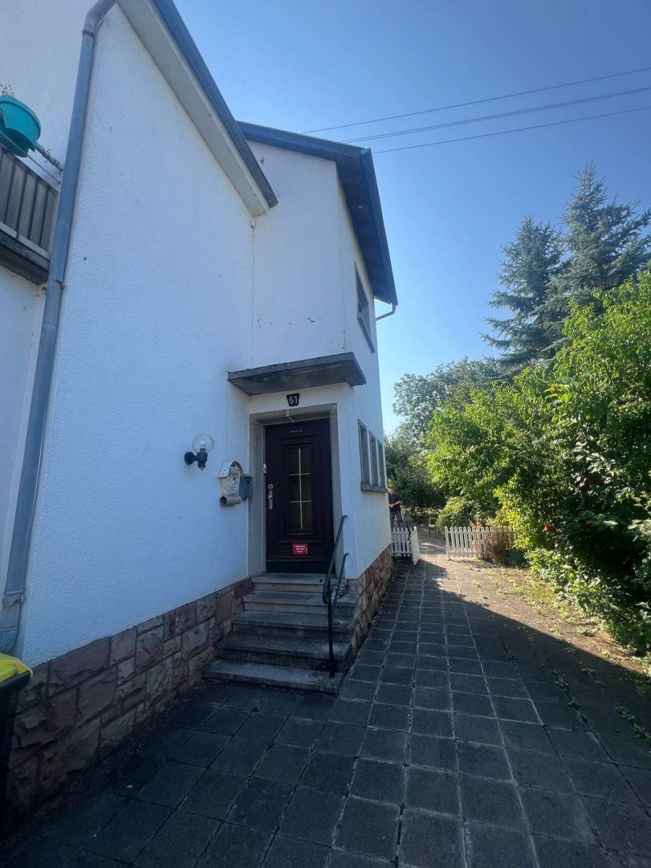 Eingang Seitenansicht Mehrfamilienhaus H�ffelsheim