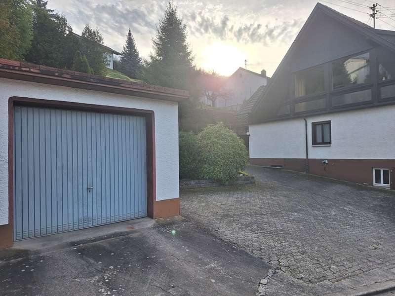 separater Garage und Hofeinfahrt Einfamilienhaus Monzingen