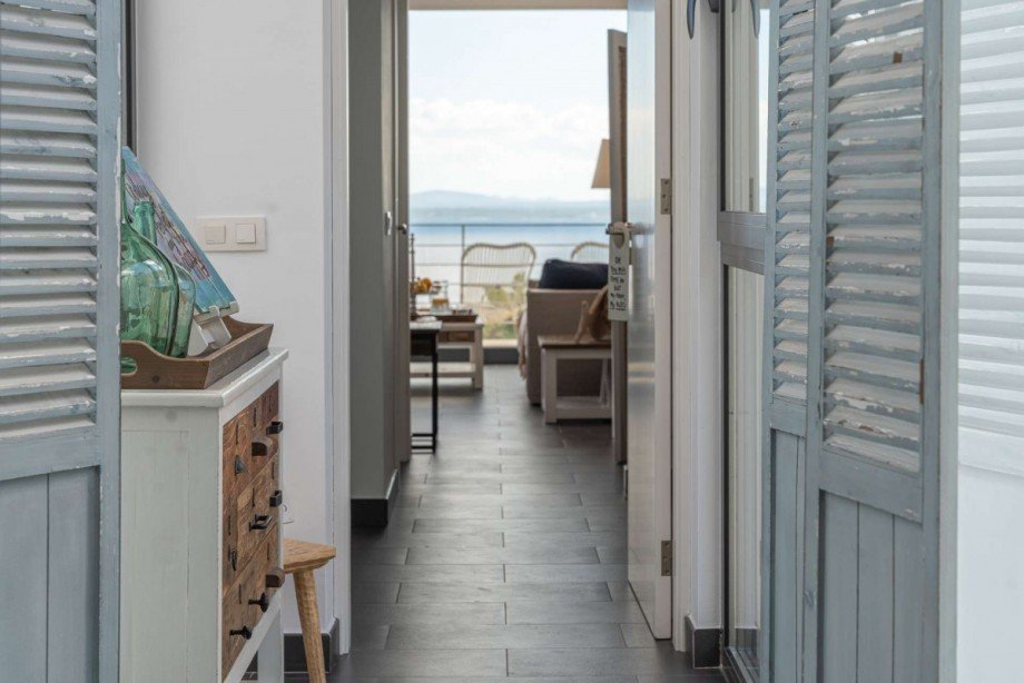 Blick von Flur in K�che Essen Wohnen Ferienhaus Alcanada / Mallorca