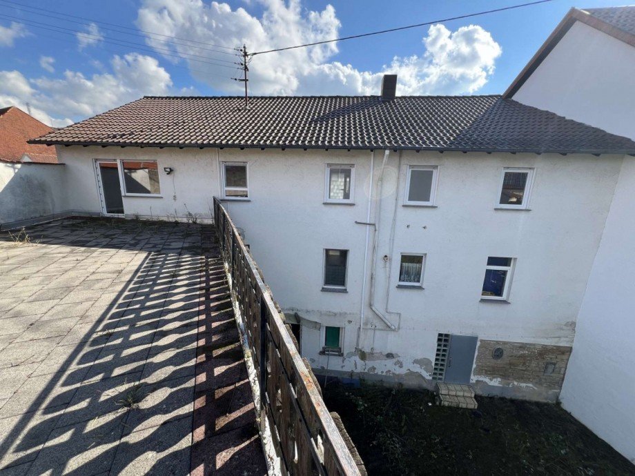R�ckansicht mit Dachterrasse Mehrfamilienhaus Becherbach