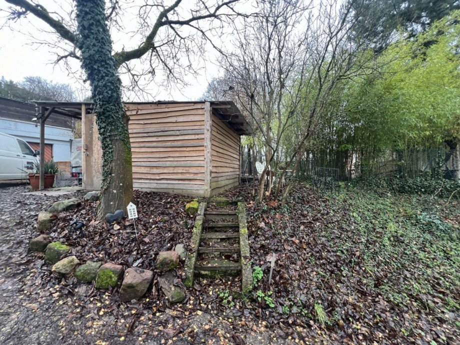 Unterstellplatz mit Schuppen Mehrfamilienhaus Lauterecken