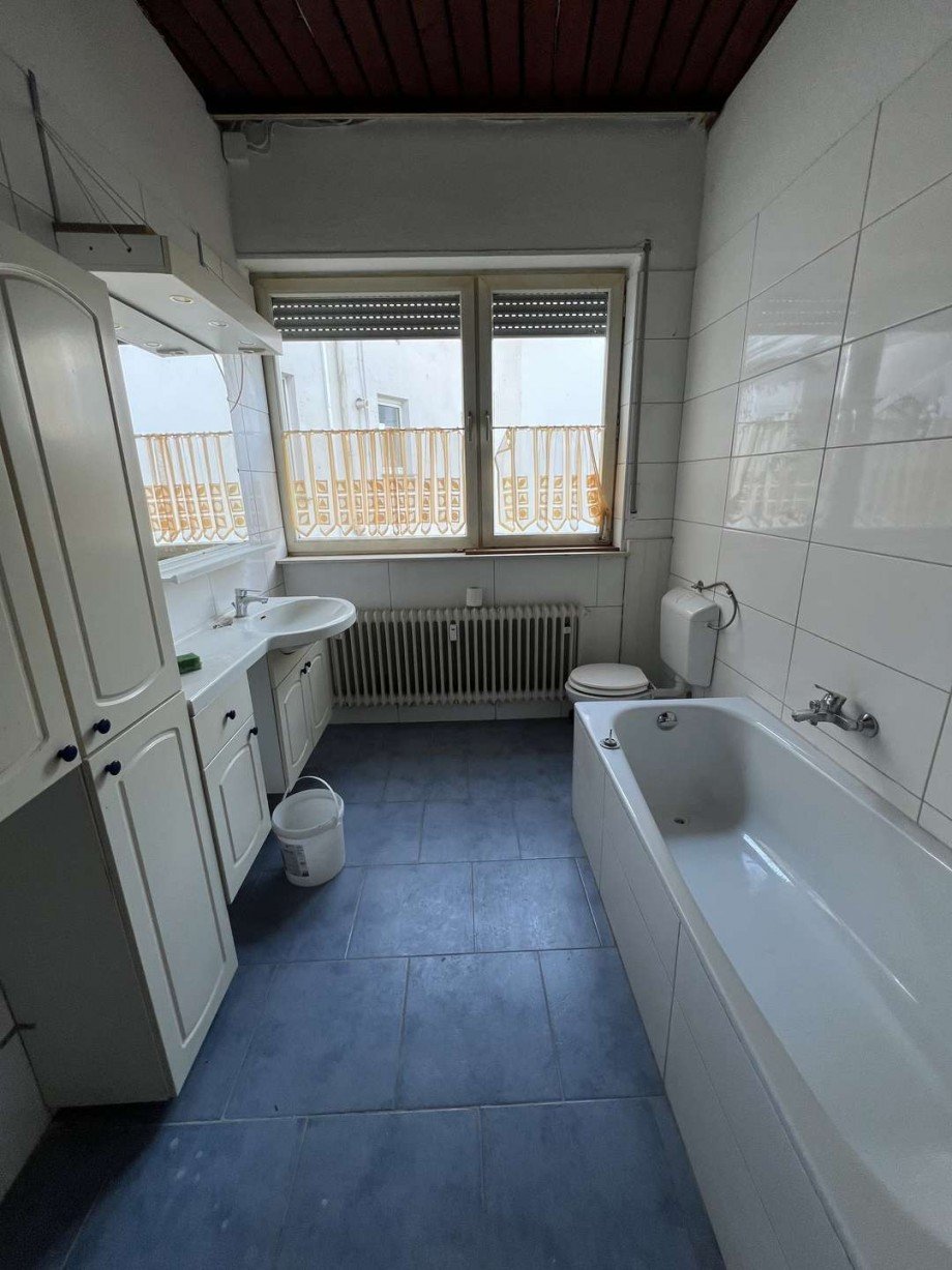 Bad EG 3 Zimmerwohnung Mehrfamilienhaus Becherbach