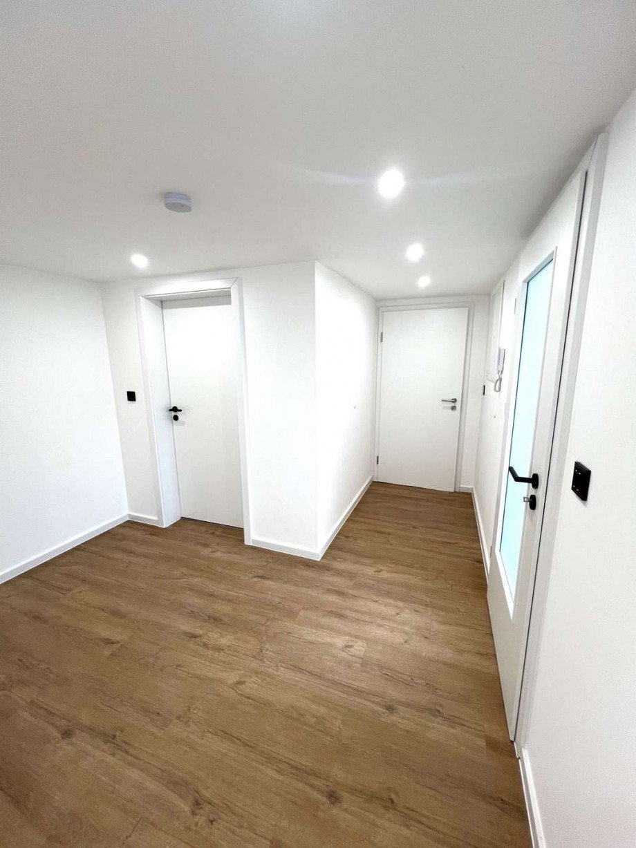 Flur DG Hinterhaus Zweifamilienhaus Nu�baum