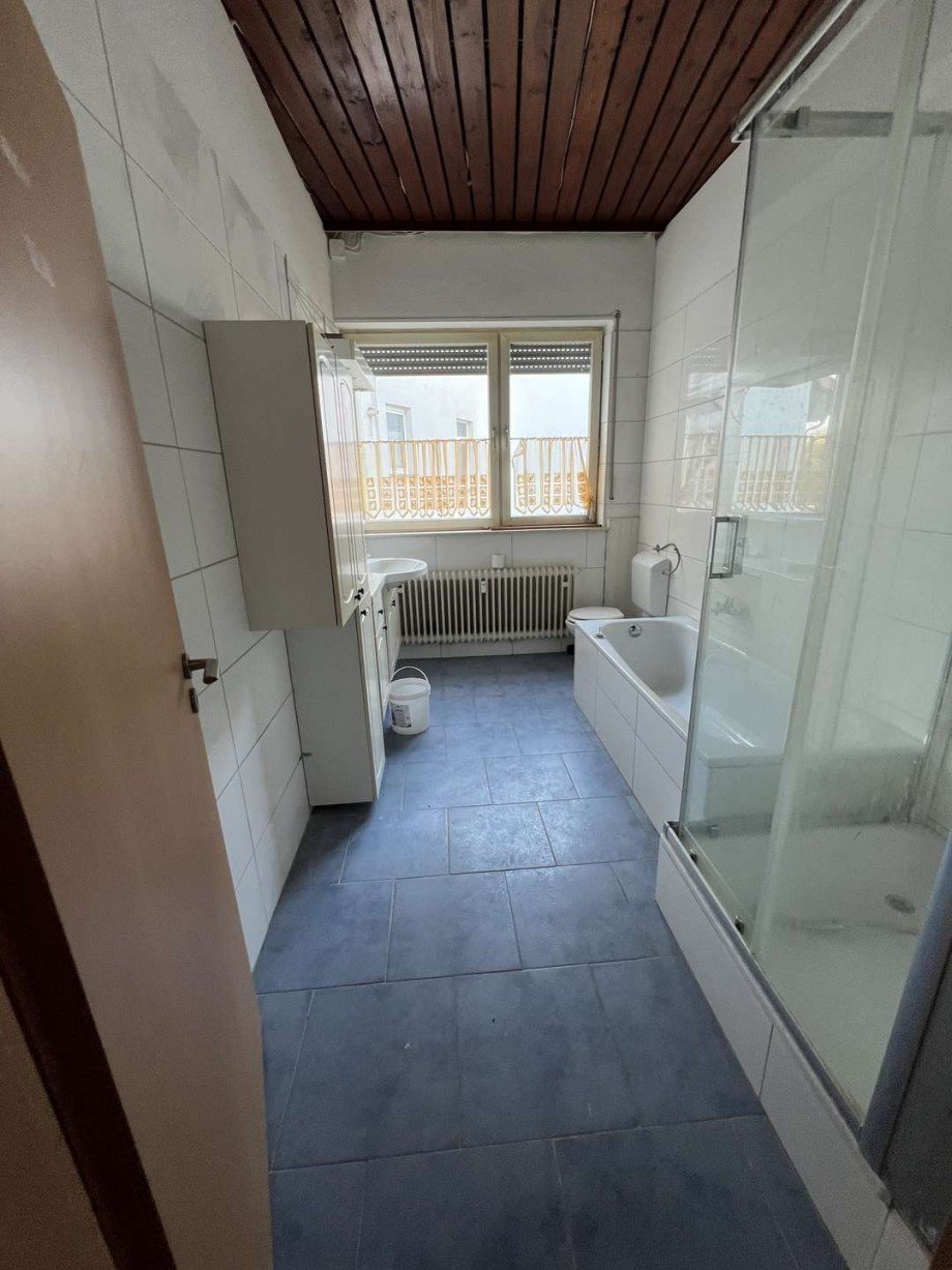 Bad EG 3 Zimmerwohnung Mehrfamilienhaus Becherbach