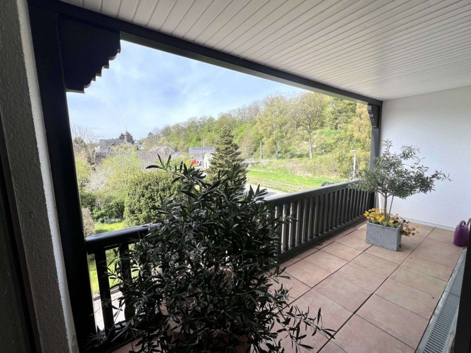 �berdachter Balkon Wohnzimmer OG Einfamilienhaus Tiefenbach