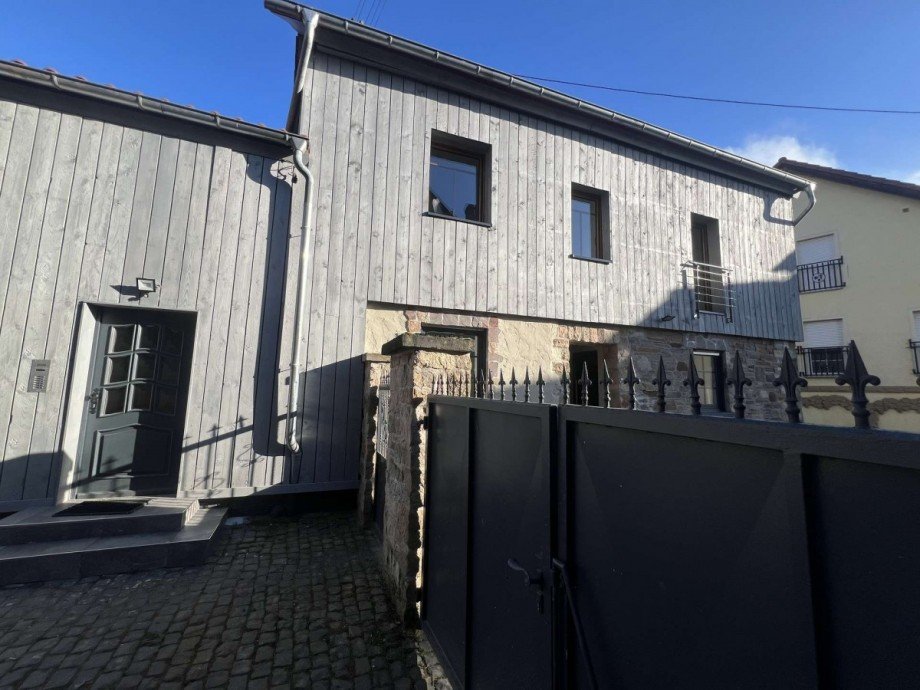 Seitenansicht Vorderhaus Zweifamilienhaus Nu�baum
