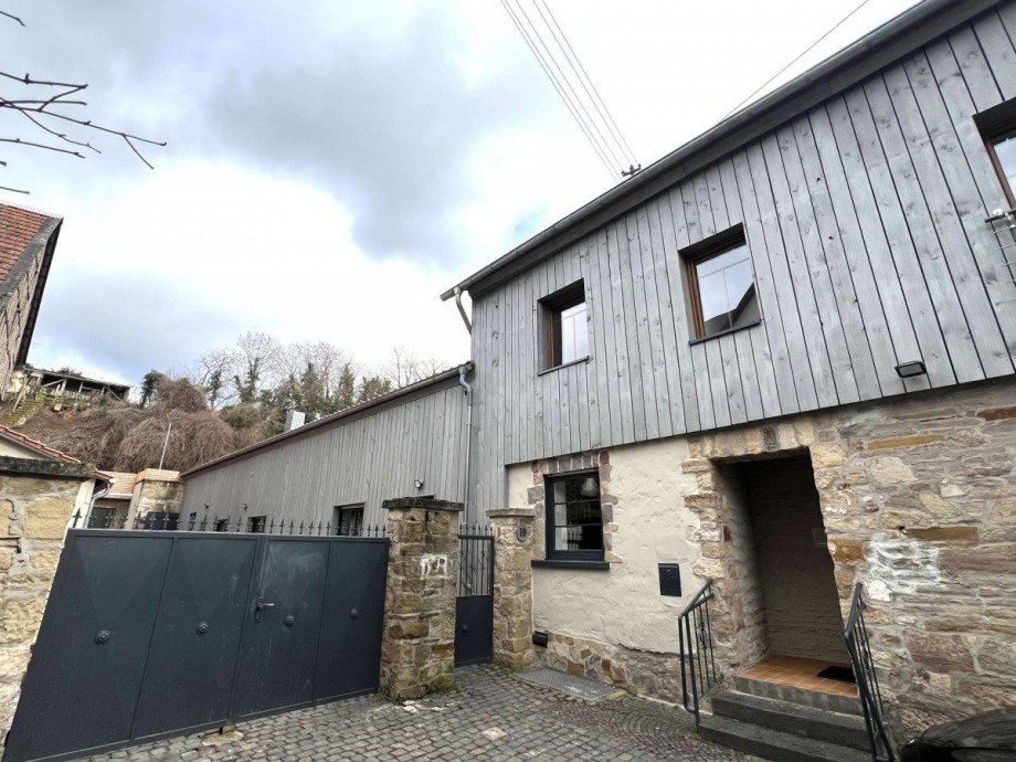 Seitenansicht Vorderhaus Etagenwohnung Nu�baum