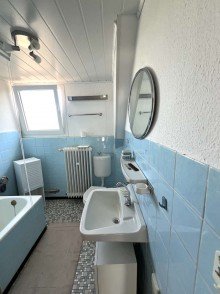 Badezimmer OG Top-Gelegenheit! Gepflegtes Ein-Zweifamilienhaus mit sch�nem Garten in Meisenheim zu verkaufen.