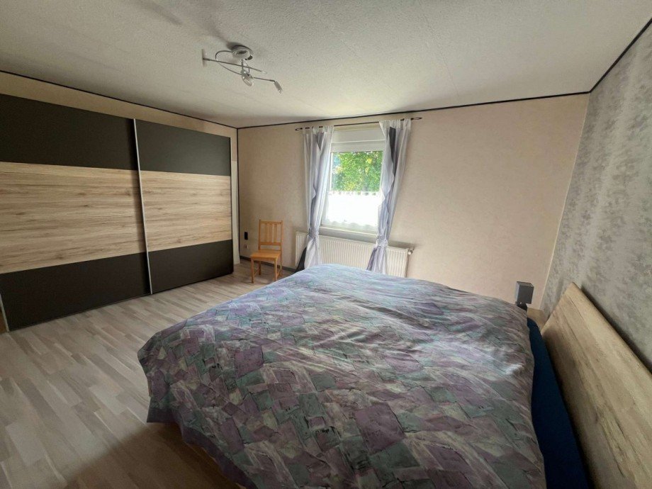 Schlafzimmer OG Vorderhaus Zweifamilienhaus Bad Sobernheim