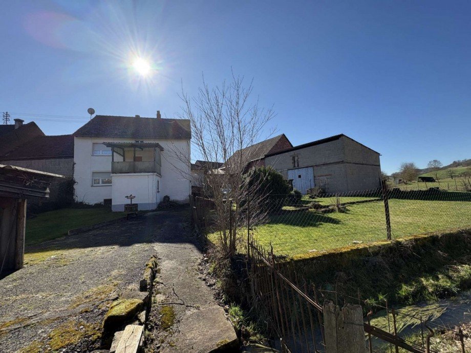 R�ckseite mit Garten und Nebengeb�uden Haus B�rweiler