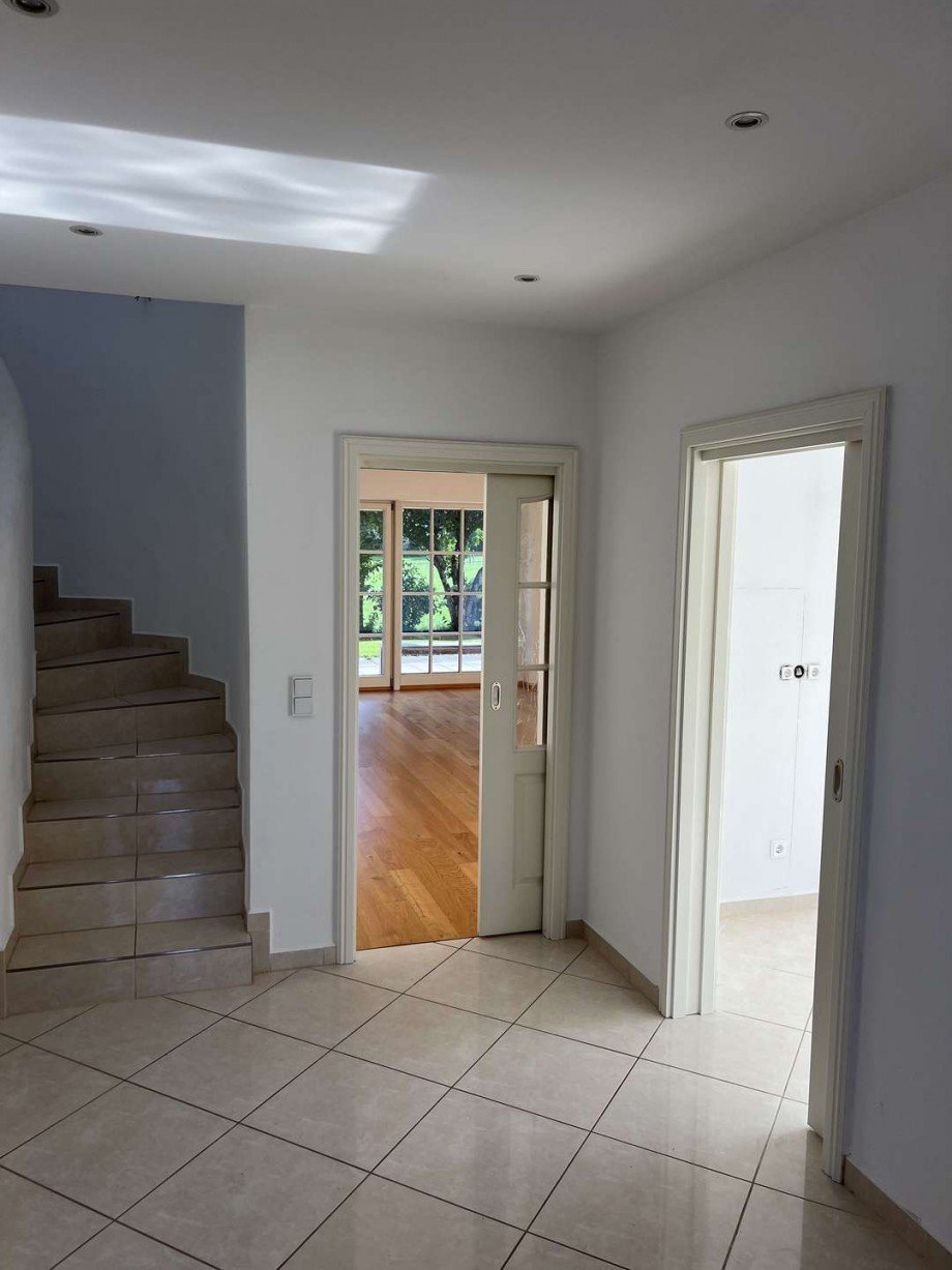 Flur mit Treppe ins OG Doppelhaush�lfte Bad Wiessee