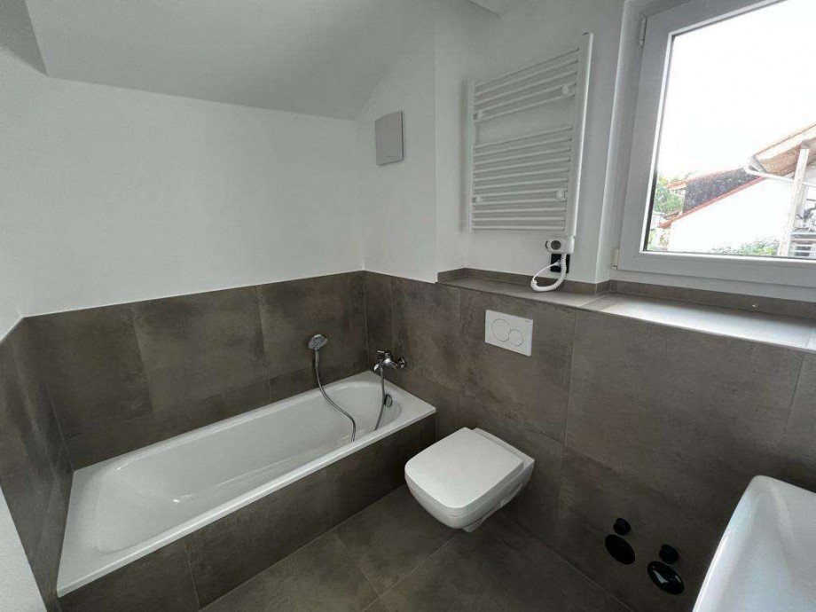 Bad OG Wanne u. Dusche Haus Mainz
