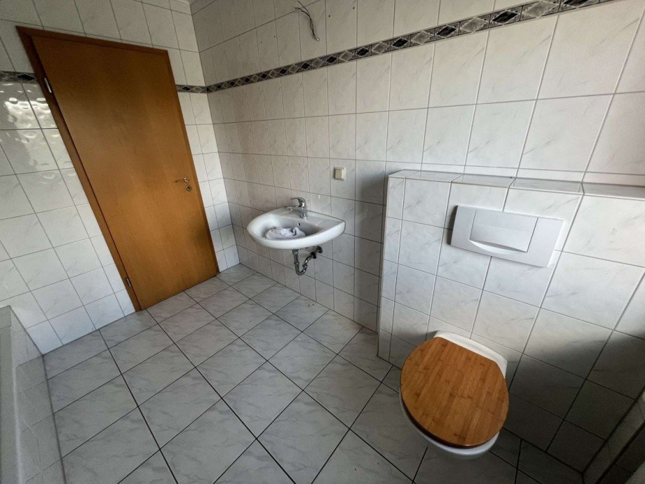 Bad OG Wohnung Mehrfamilienhaus Becherbach