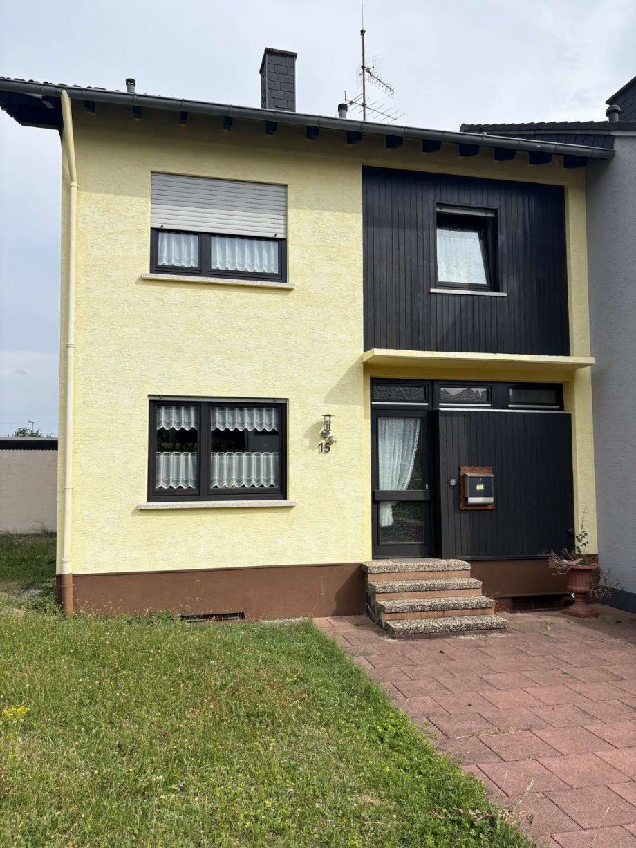 Front Reihenendhaus Simmertal