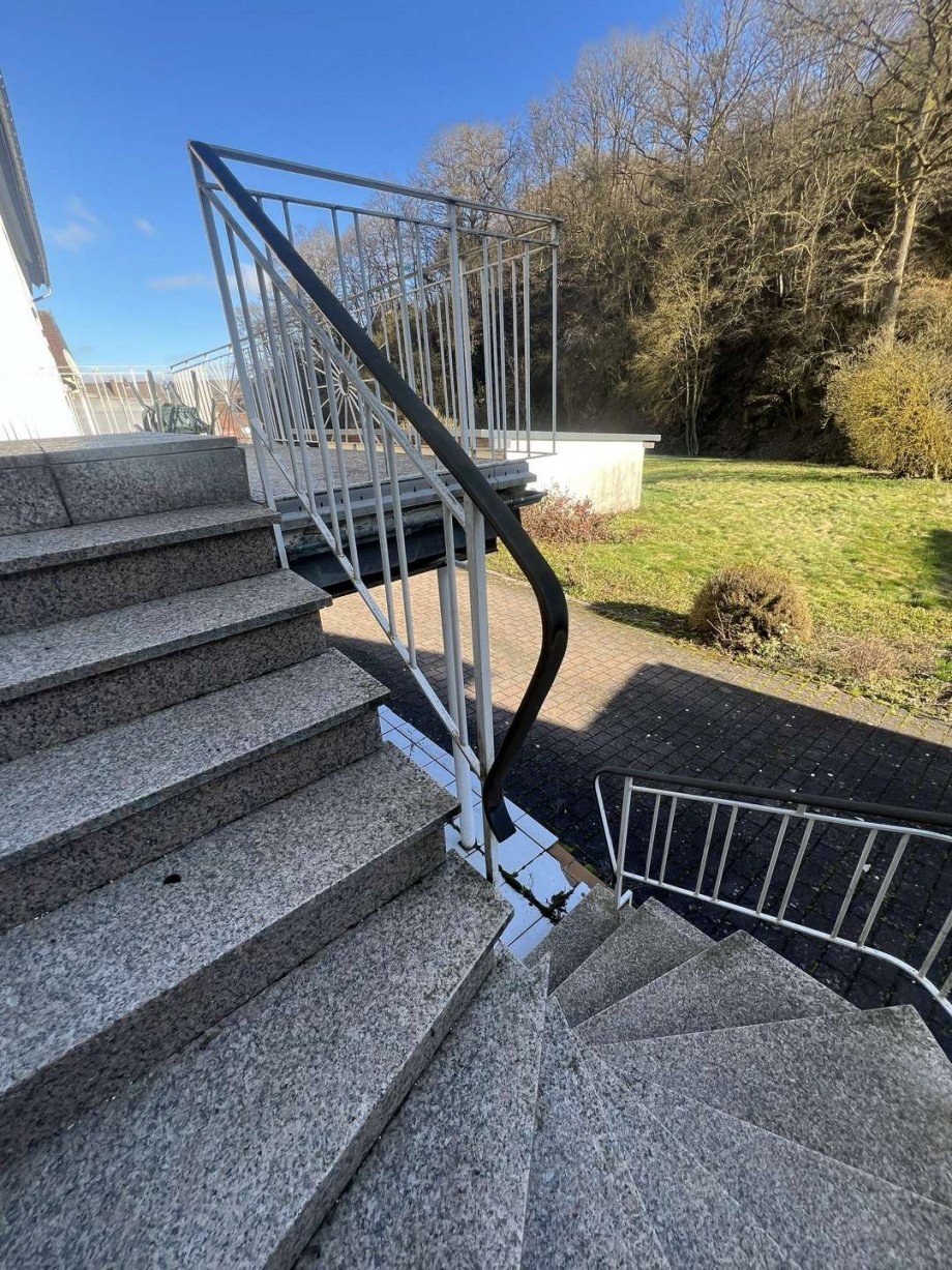 Treppe von Balkon EG zum Garten Einfamilienhaus Kirn-Sulzbach