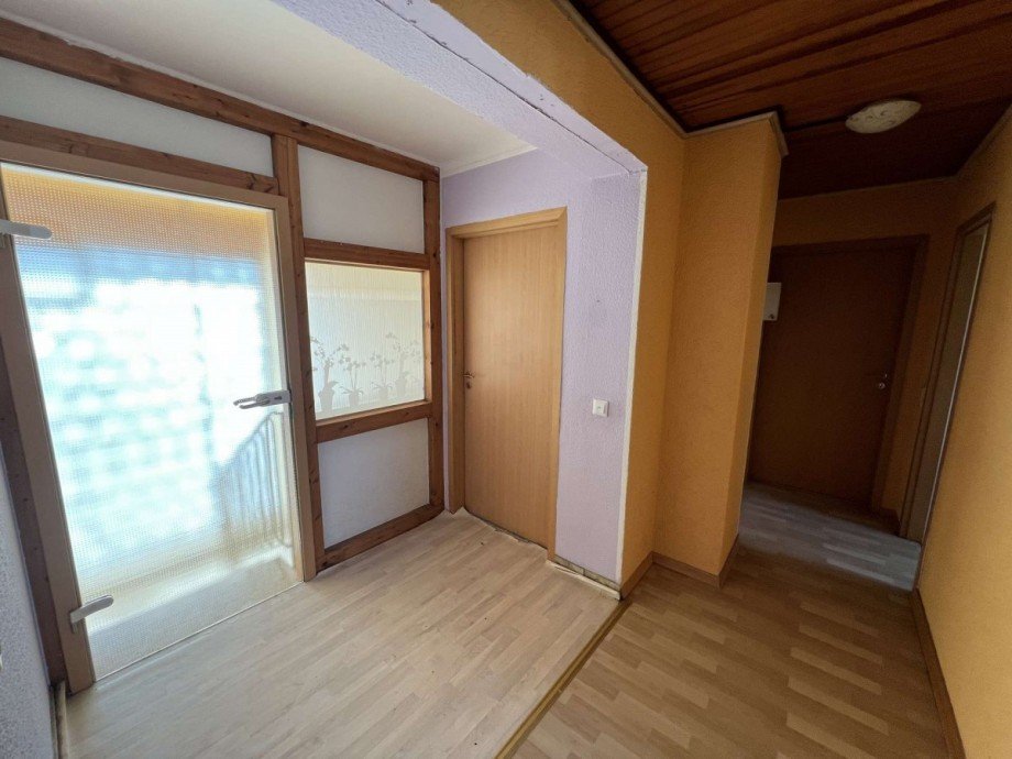 Flur und Eingang OG Wohnung Mehrfamilienhaus Becherbach