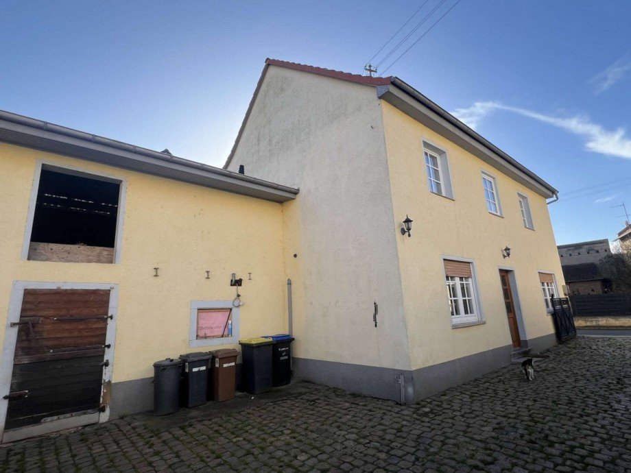 Hausansicht mit Nebengeb�ude Halle / Lager / Produktion Duchroth