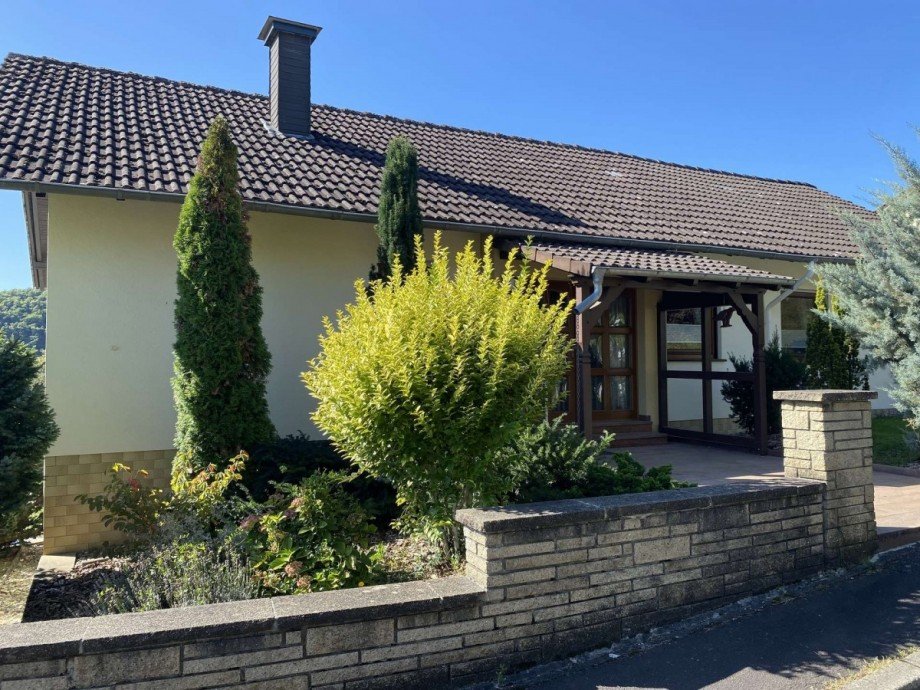 Frontansicht Haus Simmertal