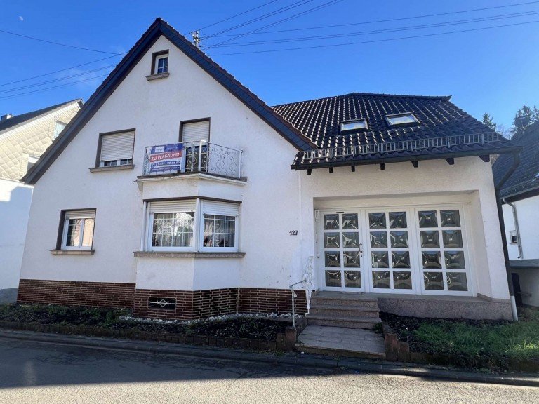 Hausansicht Kirn-Sulzbach Einfamilienhaus Top-Gelegenheit! Gro�z�giges Einfamilienhaus mit Potenzial in Kirn-Sulzbach zu verkaufen!