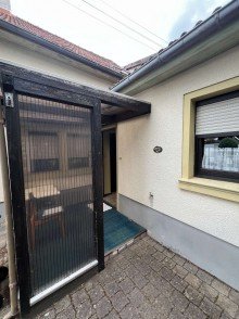 �berdachter Eingangsbereich Top-Gelegenheit! Einfamilienhaus mit kleinem Innenhof und Garten in Feilbingert zu verkaufen